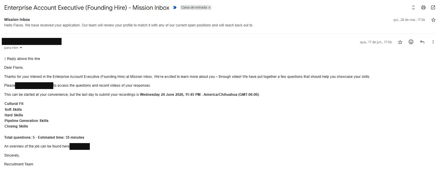Captura de e-mail da Mission Inbox sobre os próximos passos do processo seletivo para a vaga de Enterprise Account Executive (Founding Hire), com uma etapa de vídeo com 5 perguntas, com remetente e links ocultados por tarjas